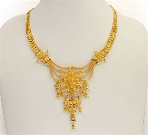 WOMEN'S LUXURY GOLD NECKLACES 